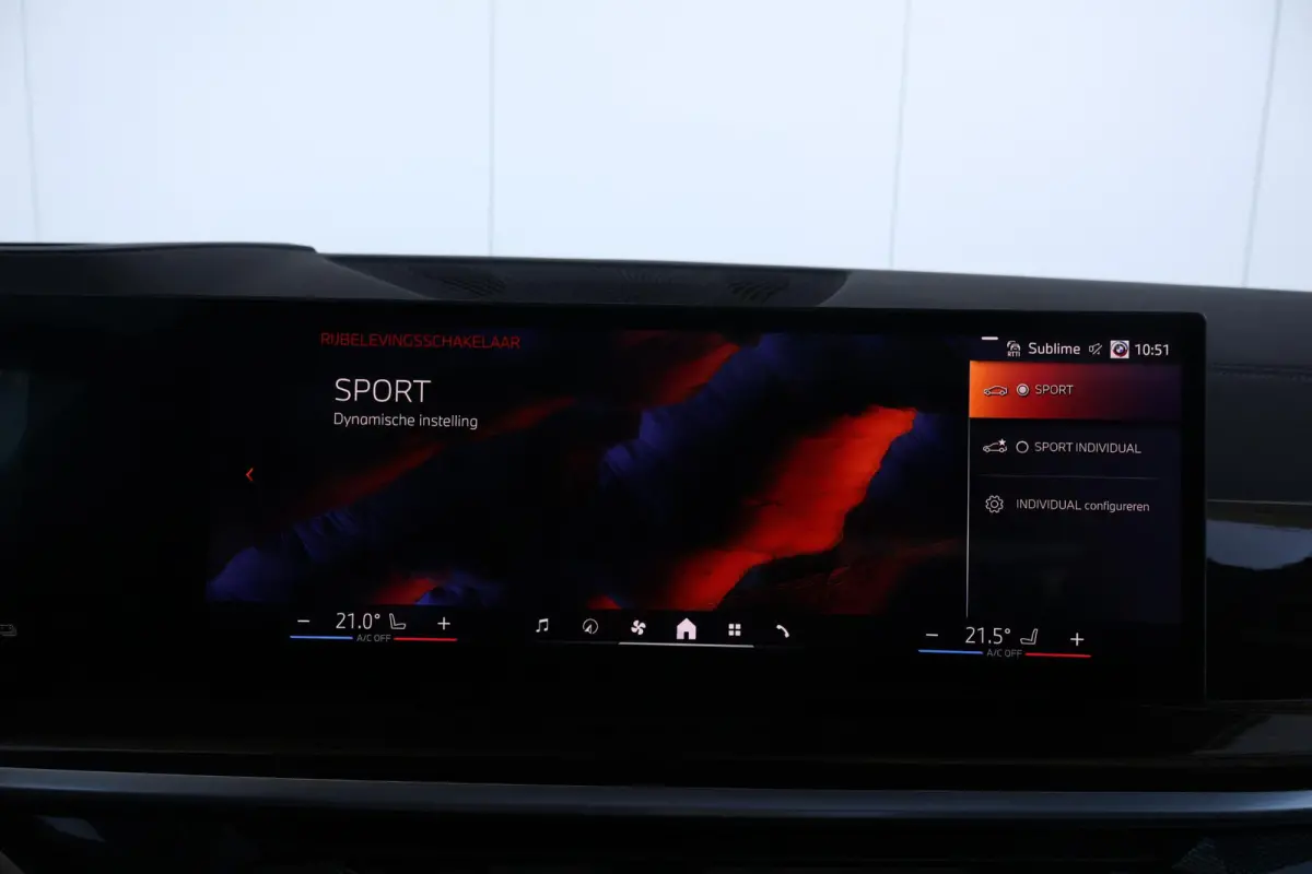xDrive50e | SoH 100% | Sportpakket Pro | Leder Invidual Merino Schwarz | Integral Active Steering | Driving Assistant Professional | Pano Dak | Harman Kardon |
