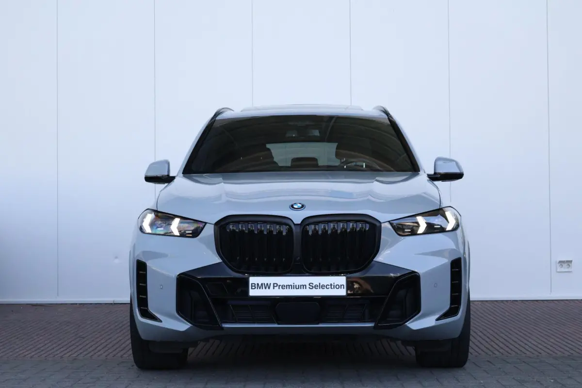 xDrive50e | SoH 100% | Sportpakket Pro | Leder Invidual Merino Schwarz | Integral Active Steering | Driving Assistant Professional | Pano Dak | Harman Kardon |