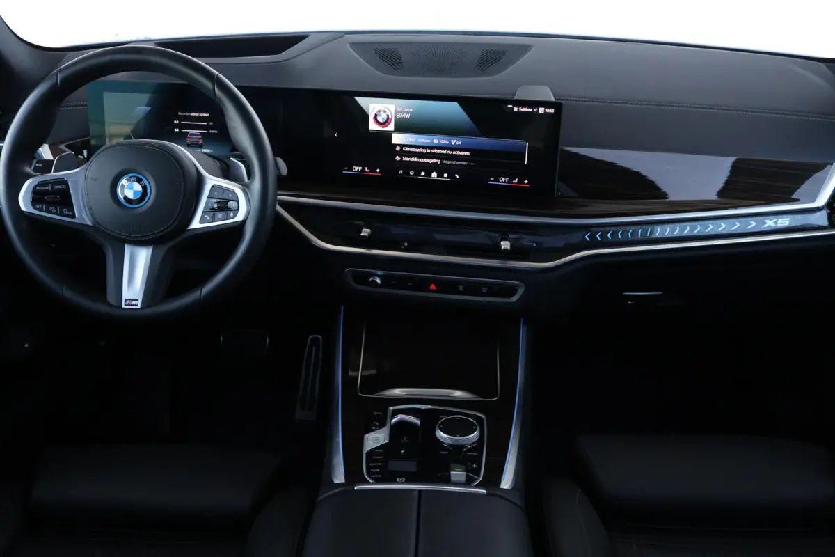 xDrive50e | SoH 100% | Sportpakket Pro | Leder Invidual Merino Schwarz | Integral Active Steering | Driving Assistant Professional | Pano Dak | Harman Kardon |