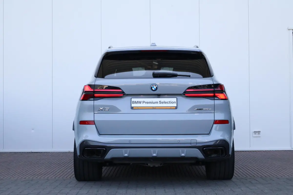 xDrive50e | SoH 100% | Sportpakket Pro | Leder Invidual Merino Schwarz | Integral Active Steering | Driving Assistant Professional | Pano Dak | Harman Kardon |