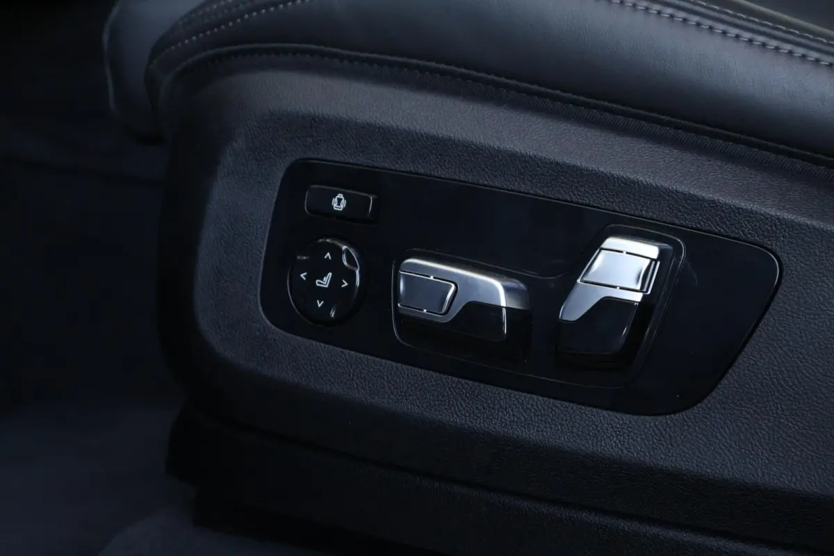 xDrive50e | SoH 100% | Sportpakket Pro | Leder Invidual Merino Schwarz | Integral Active Steering | Driving Assistant Professional | Pano Dak | Harman Kardon |