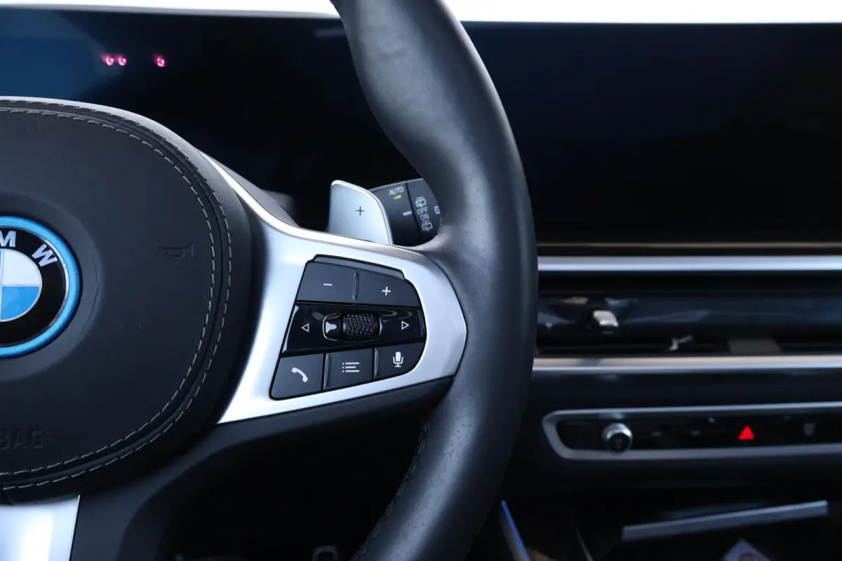 xDrive50e | SoH 100% | Sportpakket Pro | Leder Invidual Merino Schwarz | Integral Active Steering | Driving Assistant Professional | Pano Dak | Harman Kardon |