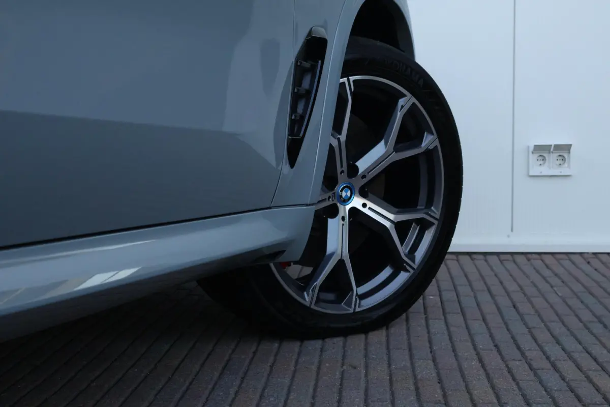 xDrive50e | SoH 100% | Sportpakket Pro | Leder Invidual Merino Schwarz | Integral Active Steering | Driving Assistant Professional | Pano Dak | Harman Kardon |