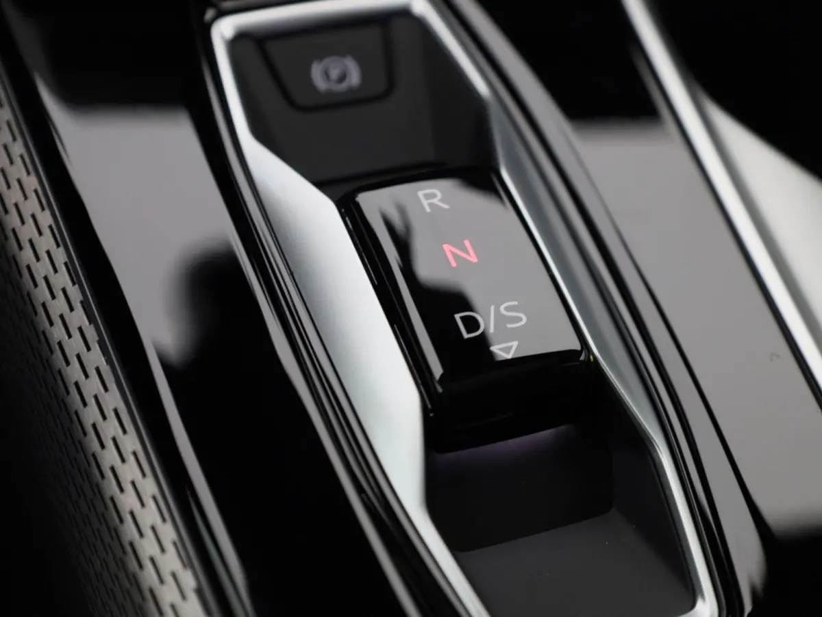2.0 e-hybrid quattro S edition 299 PK | Luchtvering | Panoramadak | Bang & Olufsen |  Bijrijdersscherm | Stuurverwarming | Trekhaak |