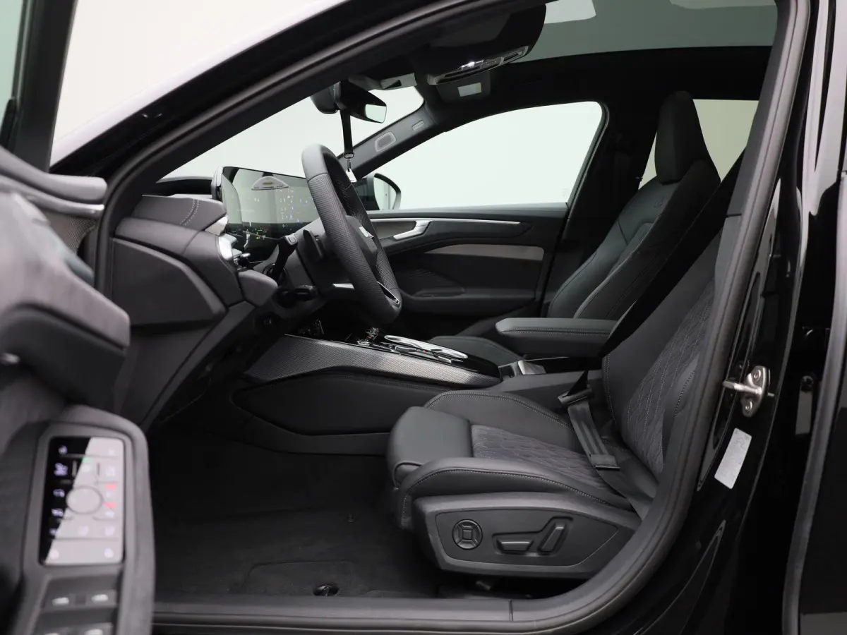 2.0 e-hybrid quattro S edition 299 PK | Luchtvering | Panoramadak | Bang & Olufsen |  Bijrijdersscherm | Stuurverwarming | Trekhaak |