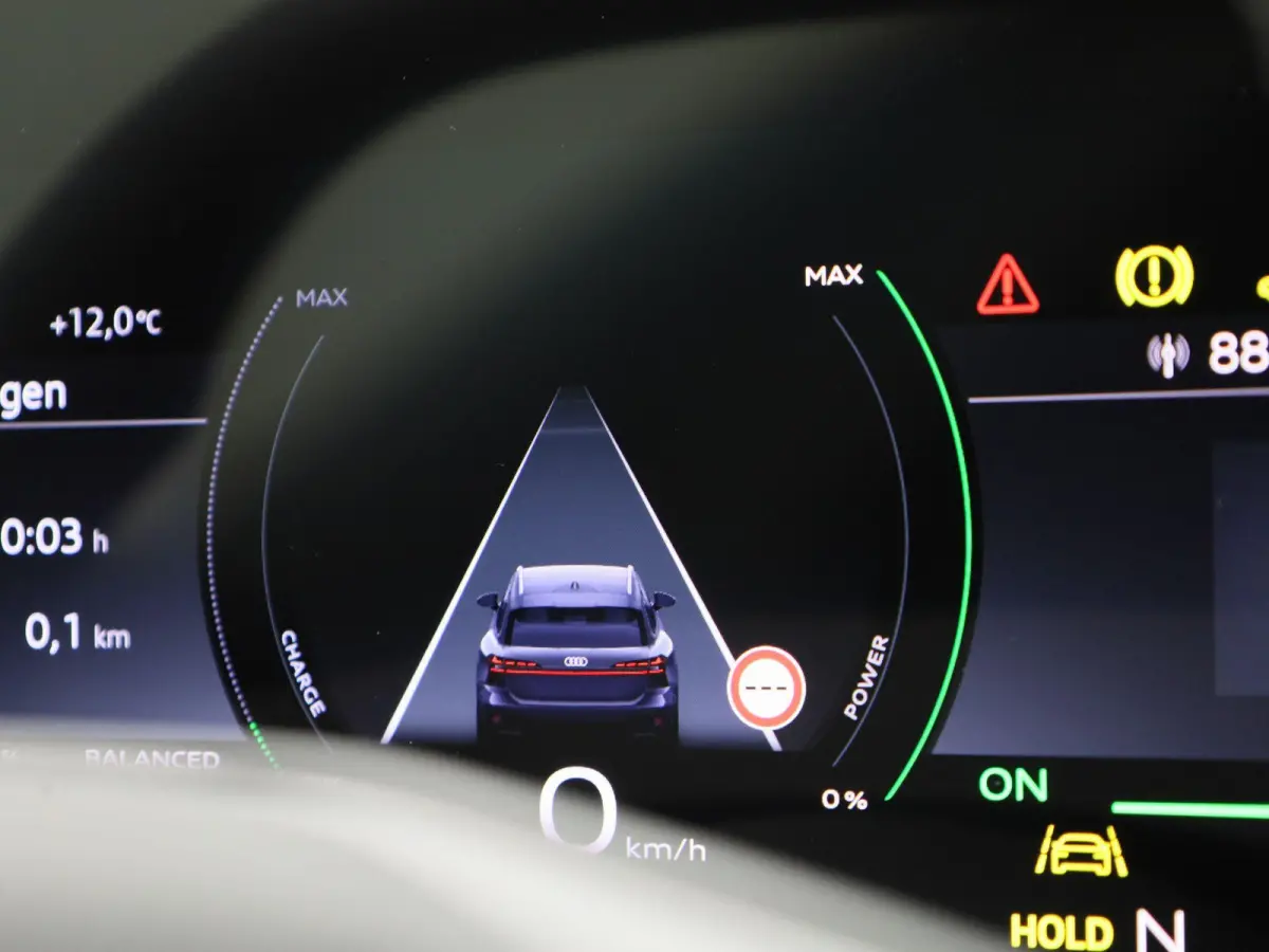 2.0 e-hybrid quattro S edition 299 PK | Luchtvering | Panoramadak | Bang & Olufsen |  Bijrijdersscherm | Stuurverwarming | Trekhaak |