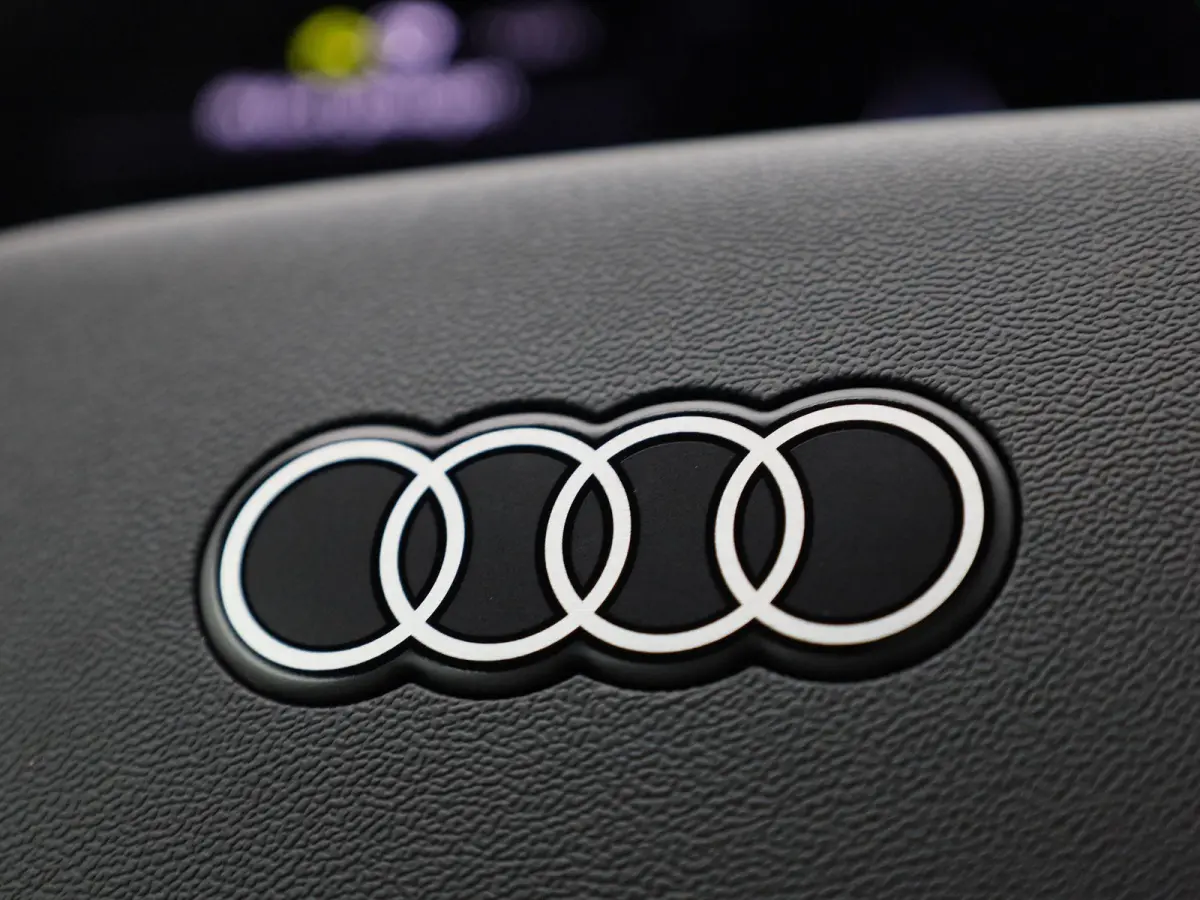 2.0 e-hybrid quattro S edition 299 PK | Luchtvering | Panoramadak | Bang & Olufsen |  Bijrijdersscherm | Stuurverwarming | Trekhaak |