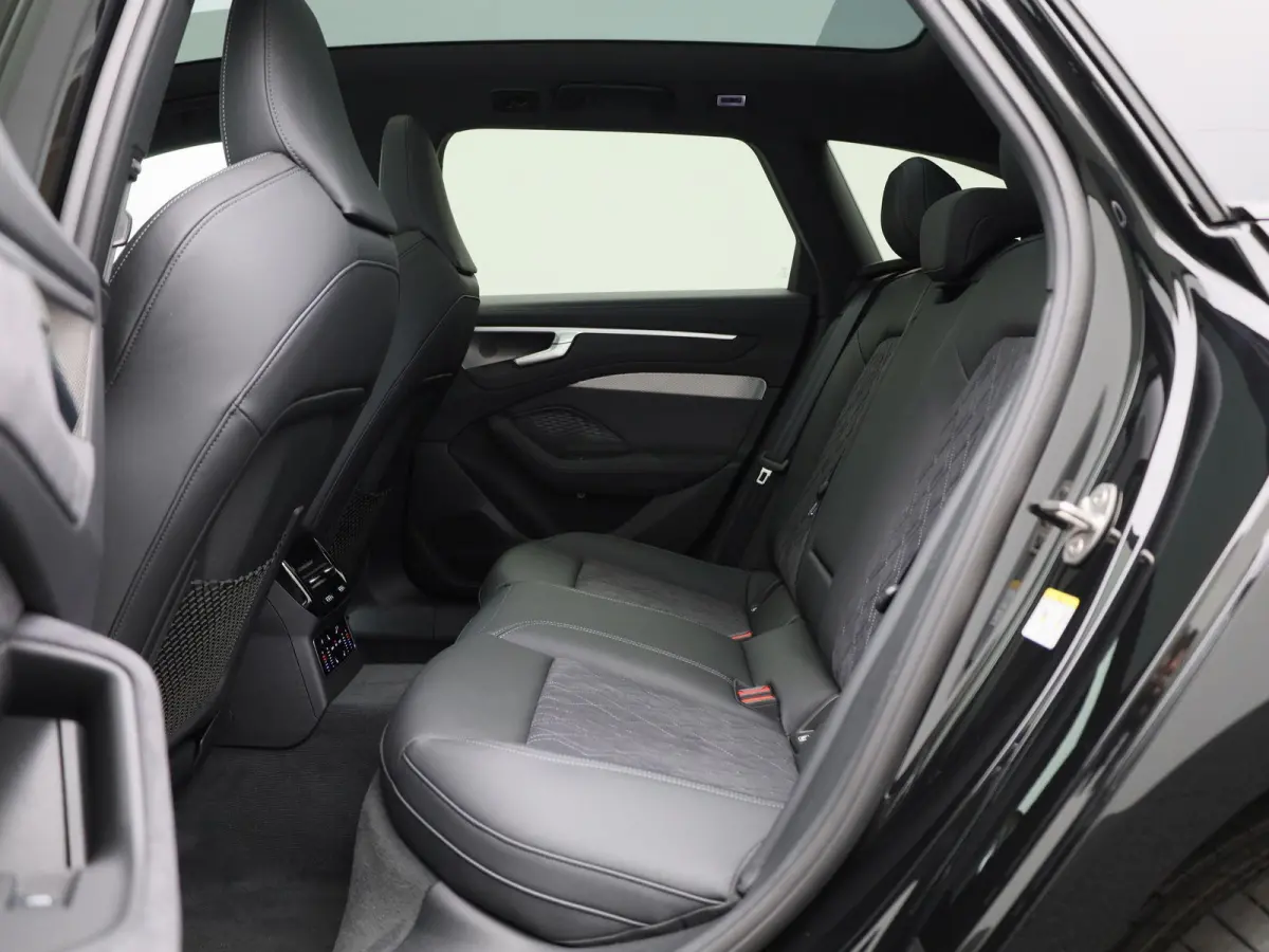 2.0 e-hybrid quattro S edition 299 PK | Luchtvering | Panoramadak | Bang & Olufsen |  Bijrijdersscherm | Stuurverwarming | Trekhaak |