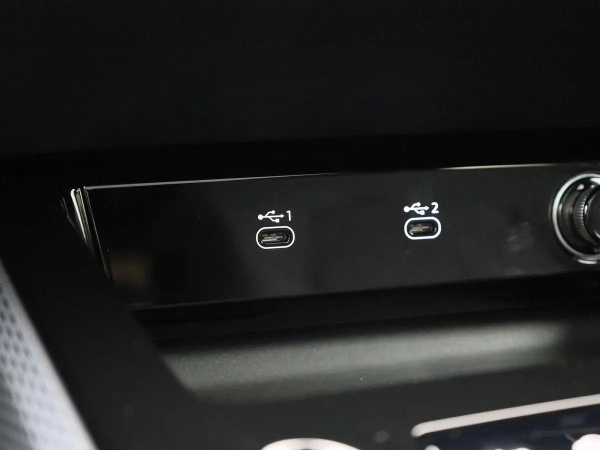 2.0 e-hybrid quattro S edition 299 PK | Luchtvering | Panoramadak | Bang & Olufsen |  Bijrijdersscherm | Stuurverwarming | Trekhaak |