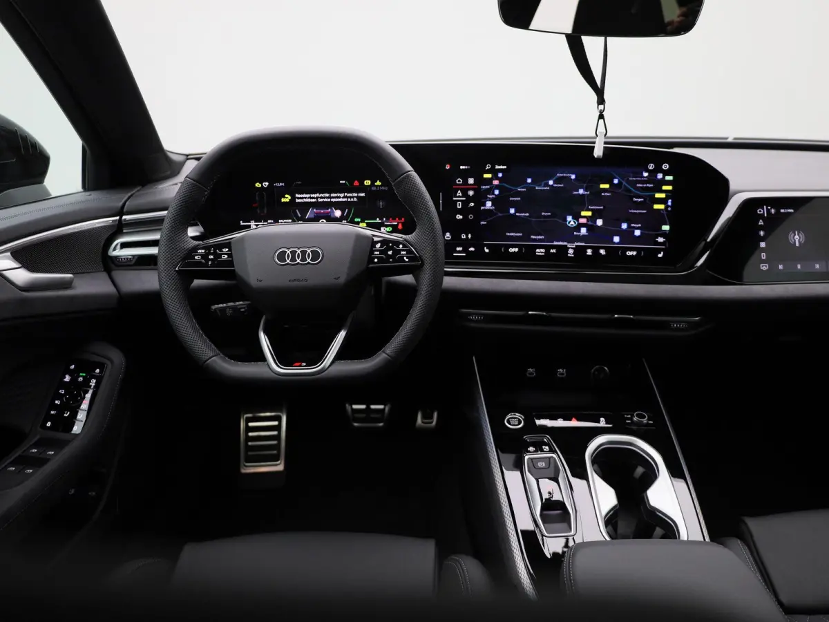 2.0 e-hybrid quattro S edition 299 PK | Luchtvering | Panoramadak | Bang & Olufsen |  Bijrijdersscherm | Stuurverwarming | Trekhaak |