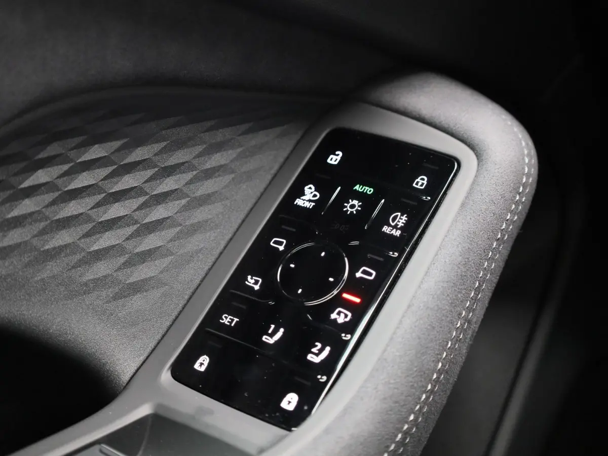 2.0 e-hybrid quattro S edition 299 PK | Luchtvering | Panoramadak | Bang & Olufsen |  Bijrijdersscherm | Stuurverwarming | Trekhaak |