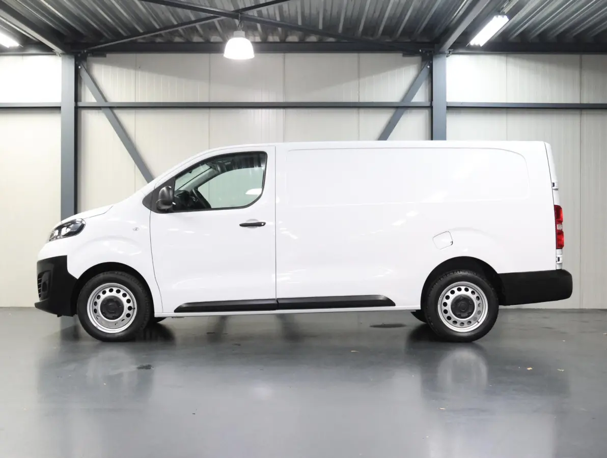 180PK Automaat L3H1 | AppleCarPlay/AndroidAuto | Armsteun | Camera | 3 Zits | Houtenlaadvloer | Navigatie | Cruise Control | Parkeersensoren |
