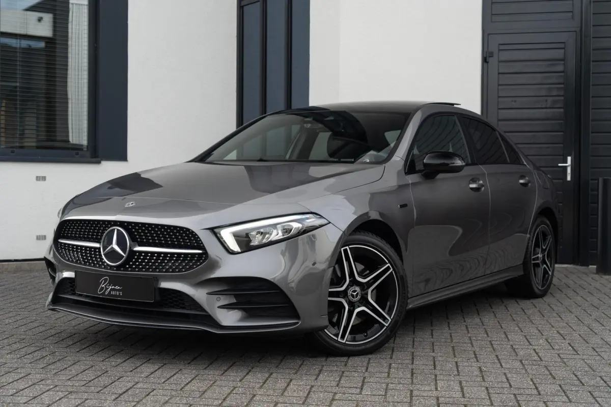 250 e AMG NIGHT PANO / AMBI LED / CARPLAY