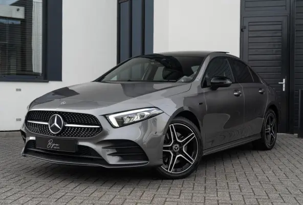 250 e AMG NIGHT PANO / AMBI LED / CARPLAY