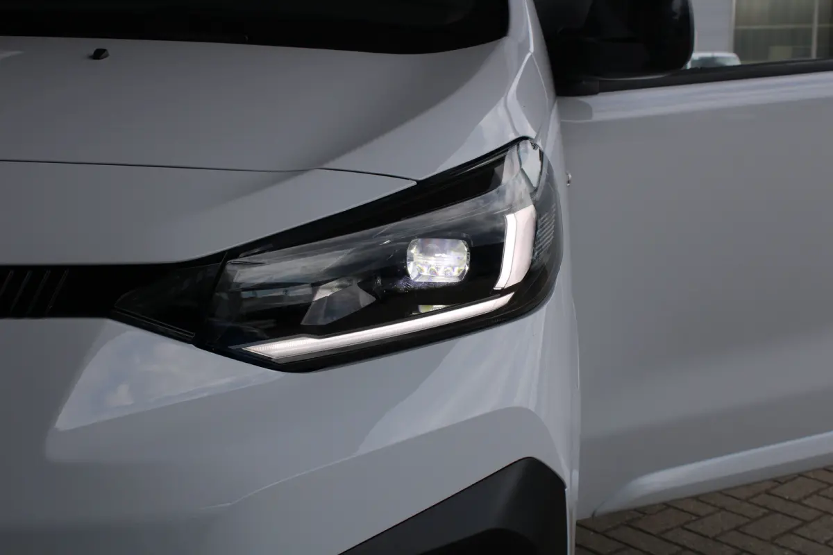 L3 75 kWh | Cruise control | Bumpers in kleur | Laadruimtebetimmering | Full-LED koplampen | 17" Lichtmetalen velgen |