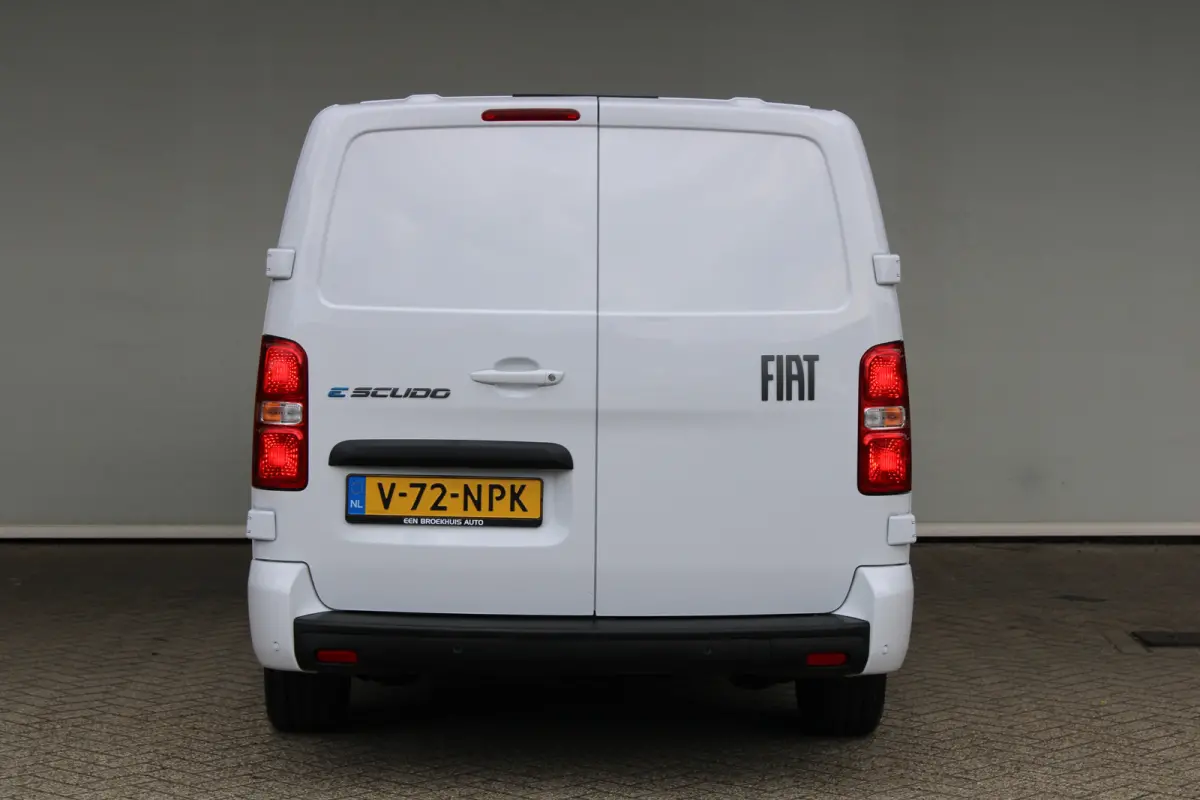 L3 75 kWh | Cruise control | Bumpers in kleur | Laadruimtebetimmering | Full-LED koplampen | 17" Lichtmetalen velgen |