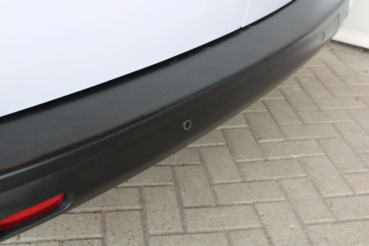 L3 75 kWh | Cruise control | Bumpers in kleur | Laadruimtebetimmering | Full-LED koplampen | 17" Lichtmetalen velgen |