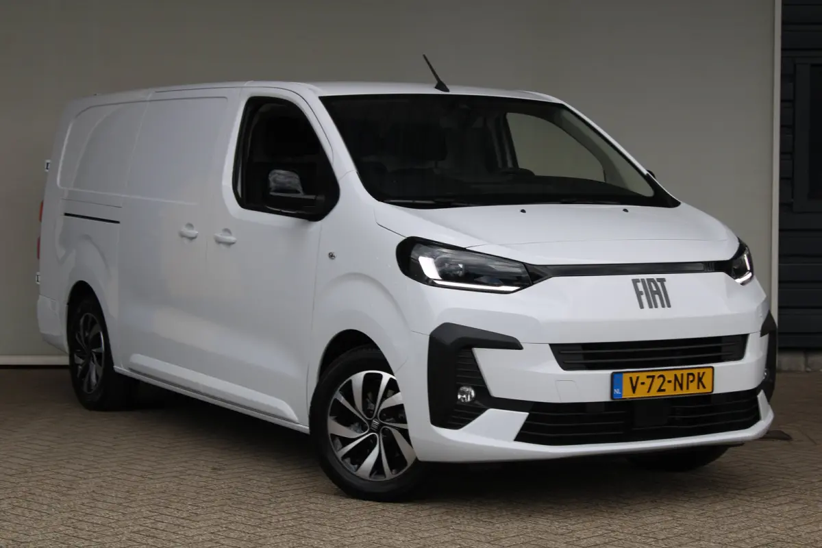 L3 75 kWh | Cruise control | Bumpers in kleur | Laadruimtebetimmering | Full-LED koplampen | 17" Lichtmetalen velgen |