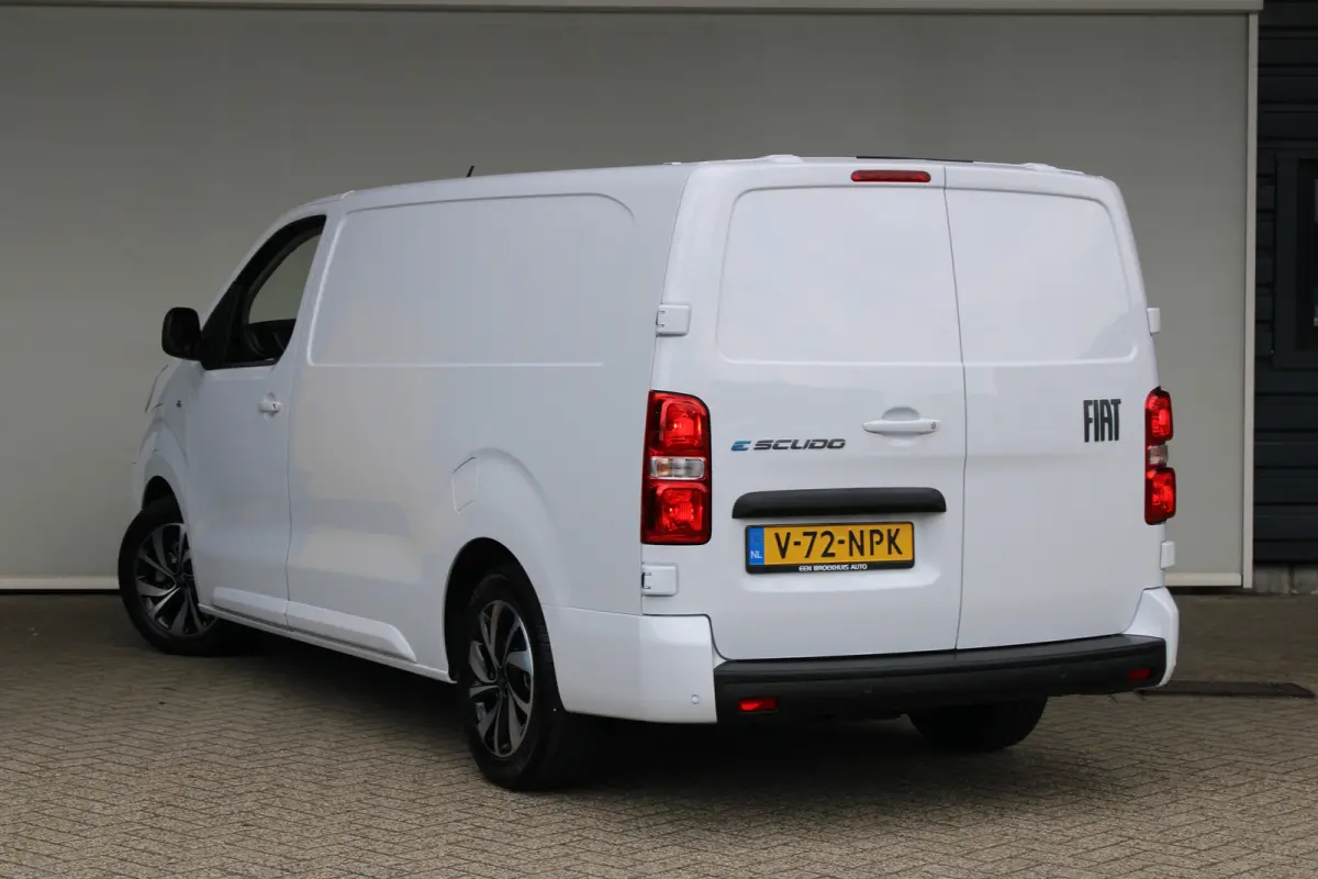 L3 75 kWh | Cruise control | Bumpers in kleur | Laadruimtebetimmering | Full-LED koplampen | 17" Lichtmetalen velgen |