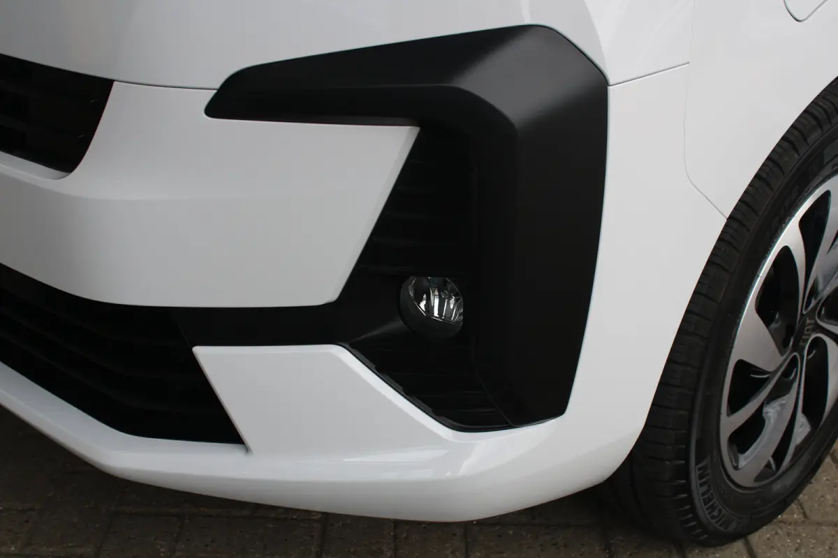 L3 75 kWh | Cruise control | Bumpers in kleur | Laadruimtebetimmering | Full-LED koplampen | 17" Lichtmetalen velgen |
