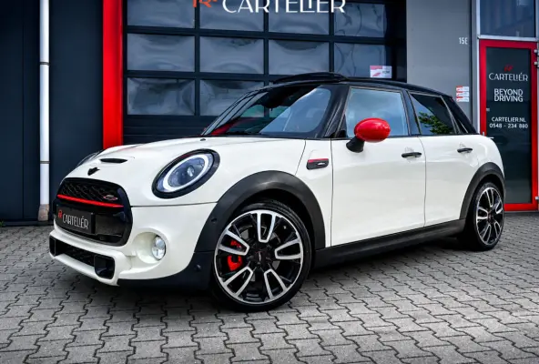 John Works 2.0 Cooper S John Cooper Works 211PK | Pano | Carplay | JCW Kit | PDC | Carplay | Stoelverwarming | Leder | Cruise | Schakelpaddles | Pepper White