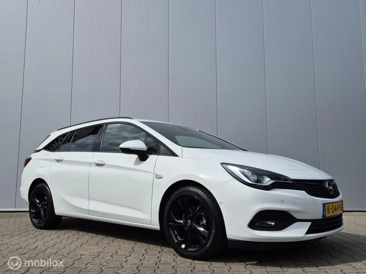 1.4 ULTIMATE AUTOMAAT/STOEL+BANKVERWARMING/KEYLESS/LED/PARK ASSIST/HALF LEDER/CAMERA