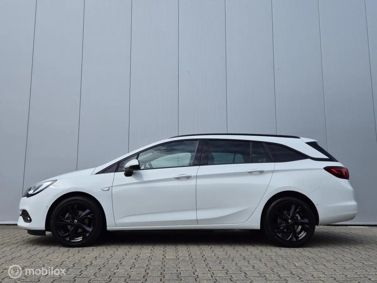1.4 ULTIMATE AUTOMAAT/STOEL+BANKVERWARMING/KEYLESS/LED/PARK ASSIST/HALF LEDER/CAMERA