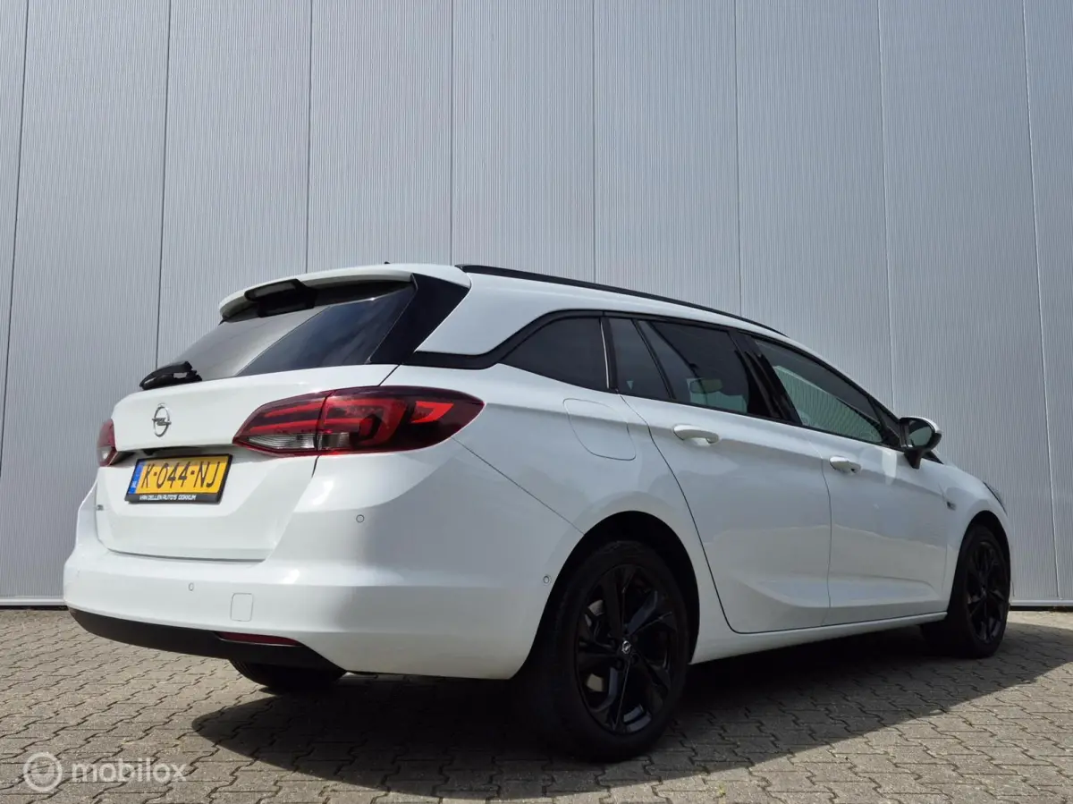 1.4 ULTIMATE AUTOMAAT/STOEL+BANKVERWARMING/KEYLESS/LED/PARK ASSIST/HALF LEDER/CAMERA