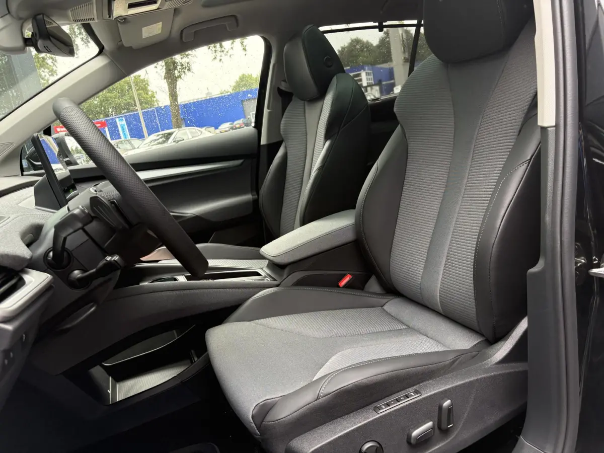 85 Business Edition 286 PK | Elektrische Stoelen | Panoramadak | Head-up Display |  360 Graden Camera | Elektrische Achterklep | Draadloos Telefoonladen | Parkeersensoren | Navigatie | Dodeh