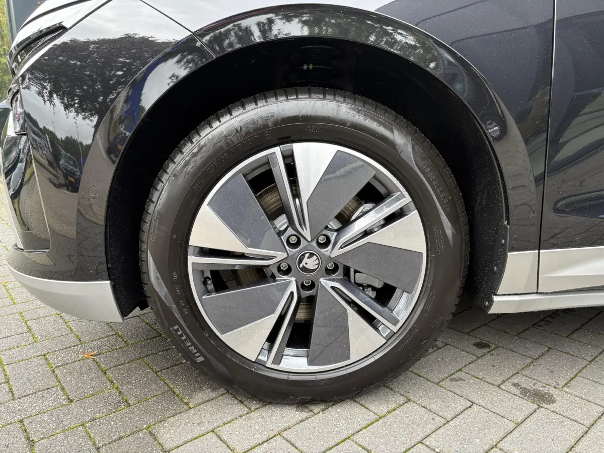 85 Business Edition 286 PK | Elektrische Stoelen | Panoramadak | Head-up Display |  360 Graden Camera | Elektrische Achterklep | Draadloos Telefoonladen | Parkeersensoren | Navigatie | Dodeh