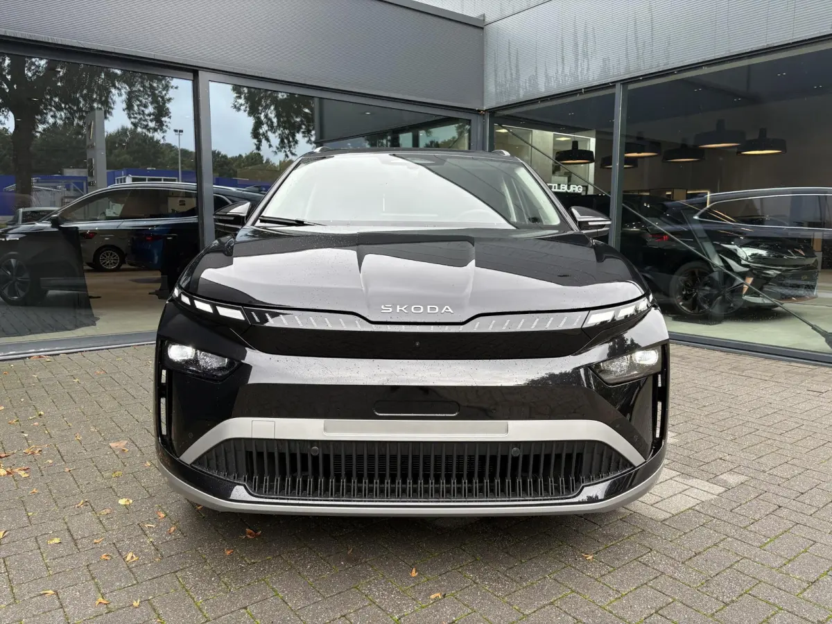 85 Business Edition 286 PK | Elektrische Stoelen | Panoramadak | Head-up Display |  360 Graden Camera | Elektrische Achterklep | Draadloos Telefoonladen | Parkeersensoren | Navigatie | Dodeh