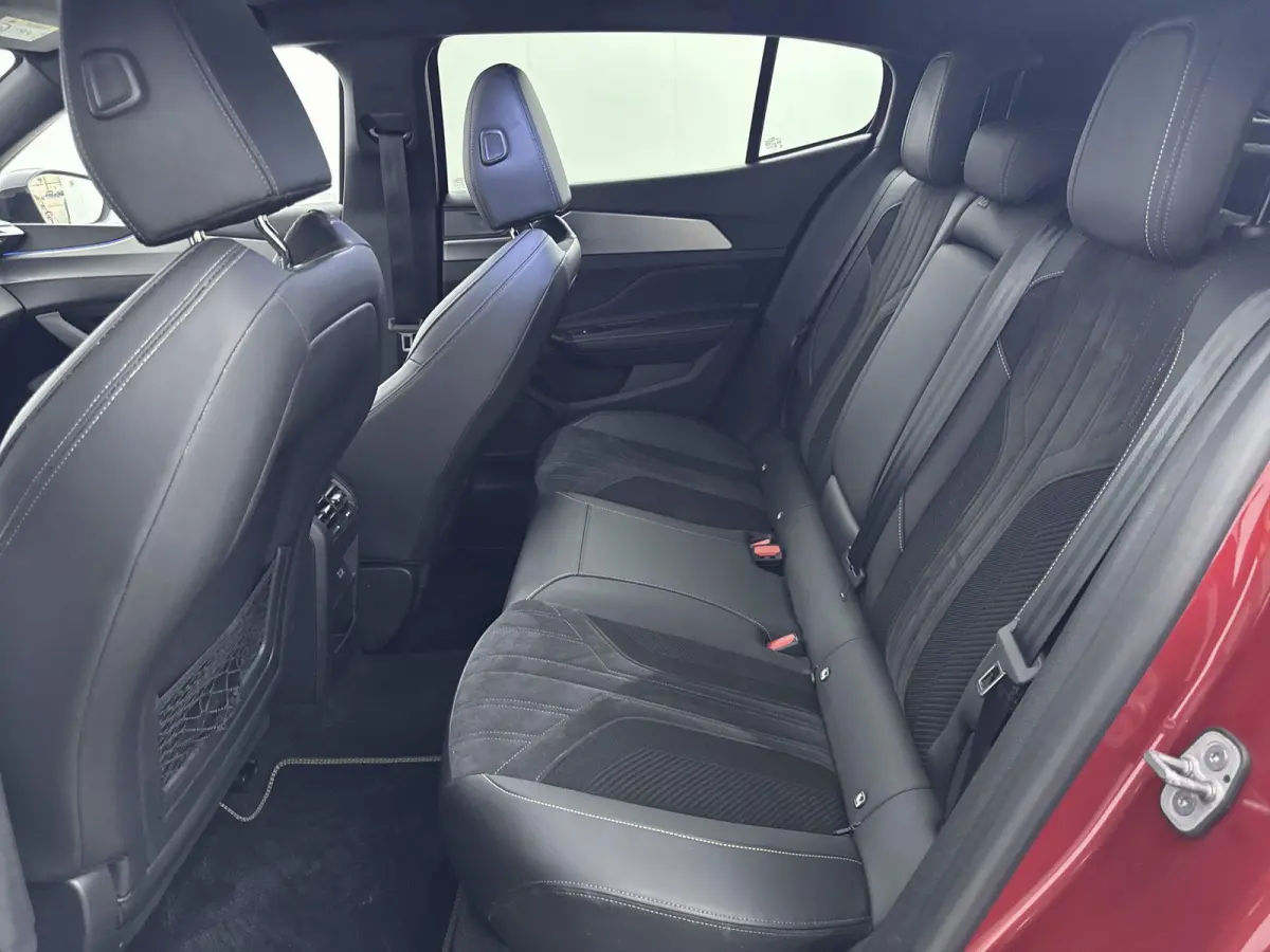 225pk Automaat HYbrid GT First Edition | Schuifdak | Adaptieve Cruise Control | Elektrische Achterklep | Alcantara Bekleding