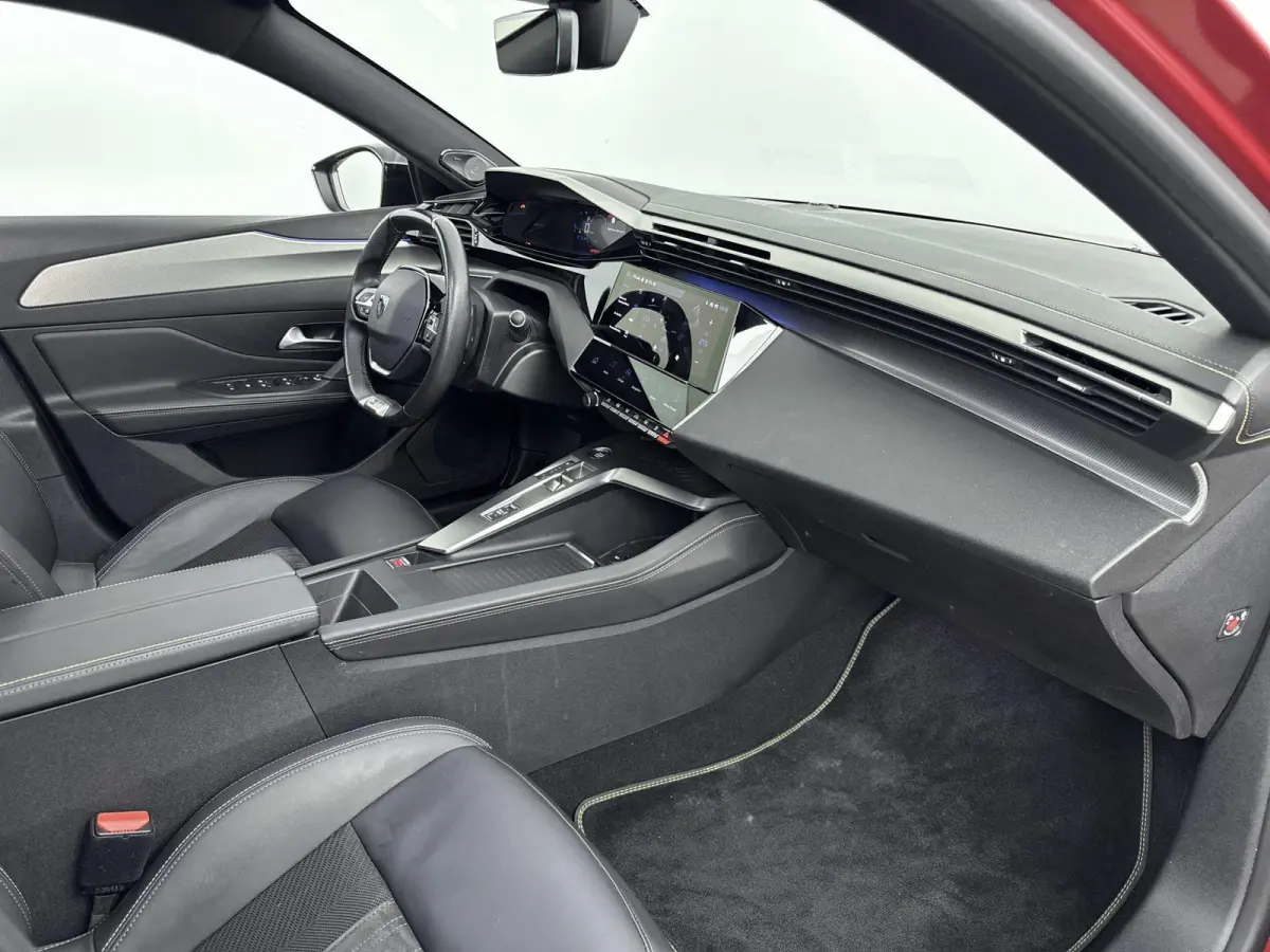 225pk Automaat HYbrid GT First Edition | Schuifdak | Adaptieve Cruise Control | Elektrische Achterklep | Alcantara Bekleding