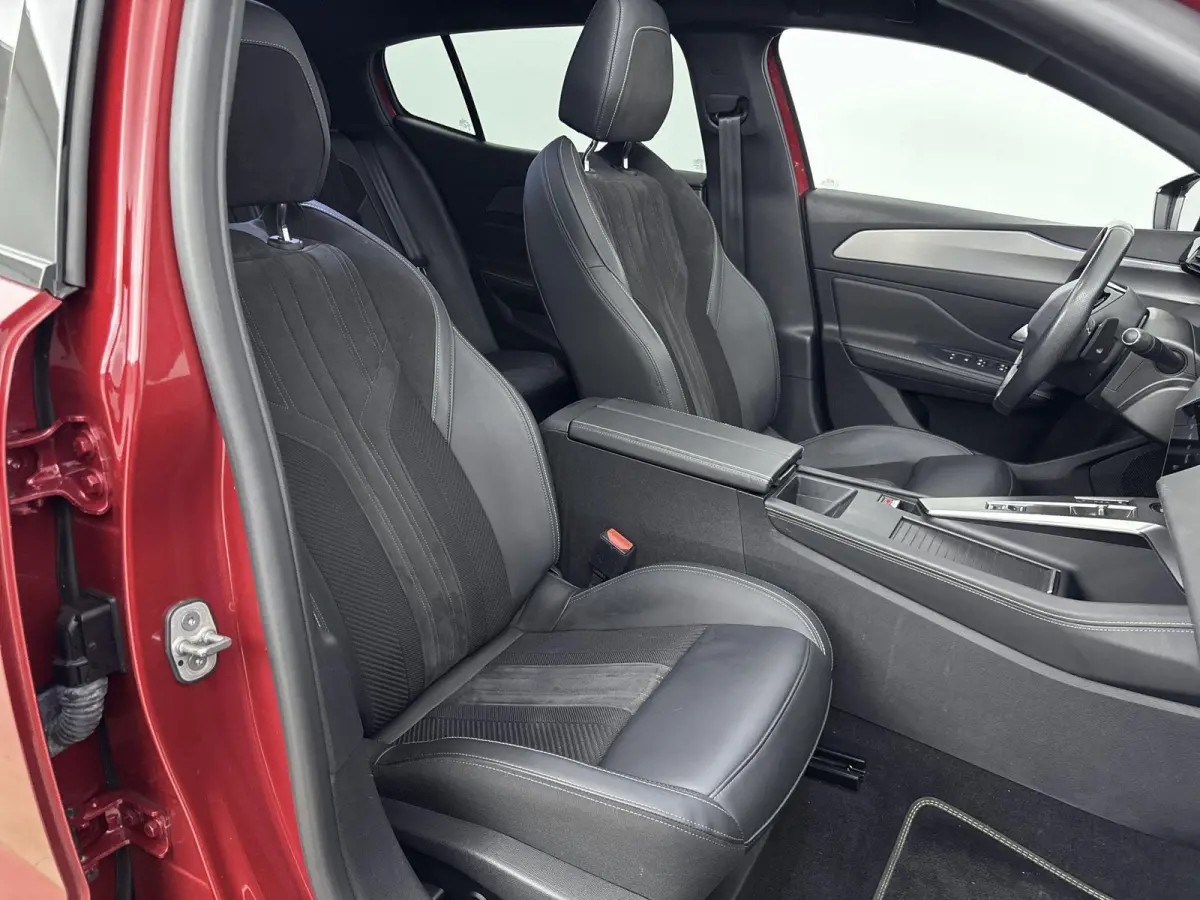 225pk Automaat HYbrid GT First Edition | Schuifdak | Adaptieve Cruise Control | Elektrische Achterklep | Alcantara Bekleding