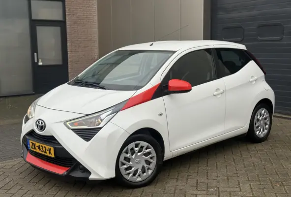 1.0 VVT 2019 x-play Airco/Camera/Cruise 5-DRS
