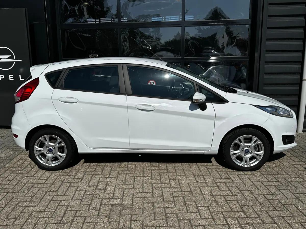 1.0 Style Ultimate | PARKEERSENSOREN V+A| NAVIGATIE| AIRCO| CRUISE CONTROL| MISTLAMPEN VOOR| 15"LM-VELGEN|
