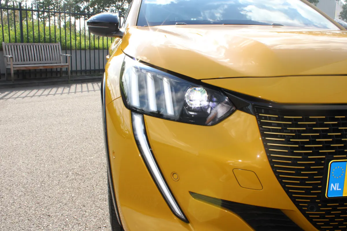EV GT Pack 50 kWh | Fase 3 laden | Stoelverwarming | Navigatie | Camera | Full LED | Alcantara | 24.000km |