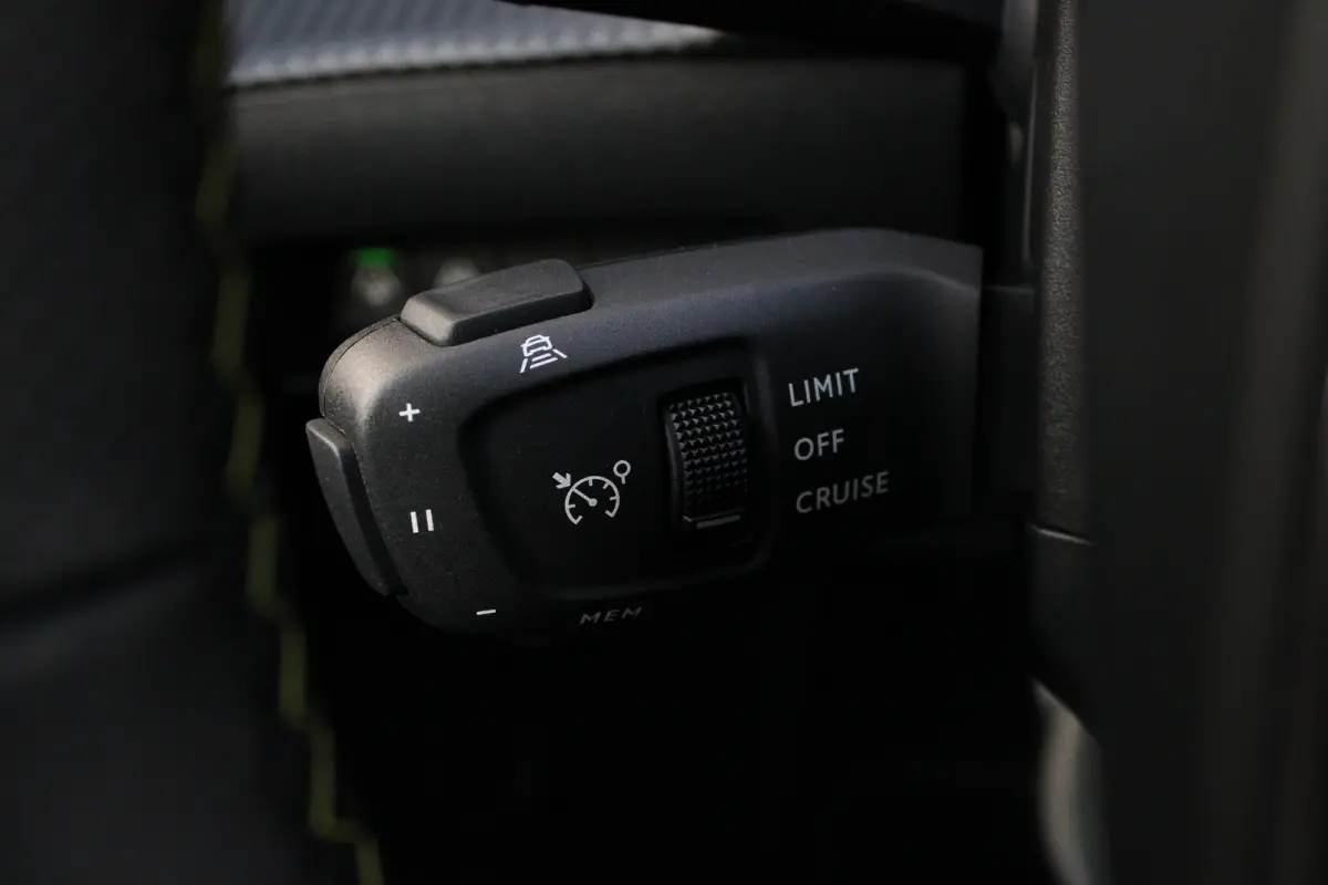 EV GT Pack 50 kWh | Fase 3 laden | Stoelverwarming | Navigatie | Camera | Full LED | Alcantara | 24.000km |