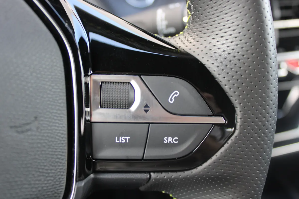 EV GT Pack 50 kWh | Fase 3 laden | Stoelverwarming | Navigatie | Camera | Full LED | Alcantara | 24.000km |