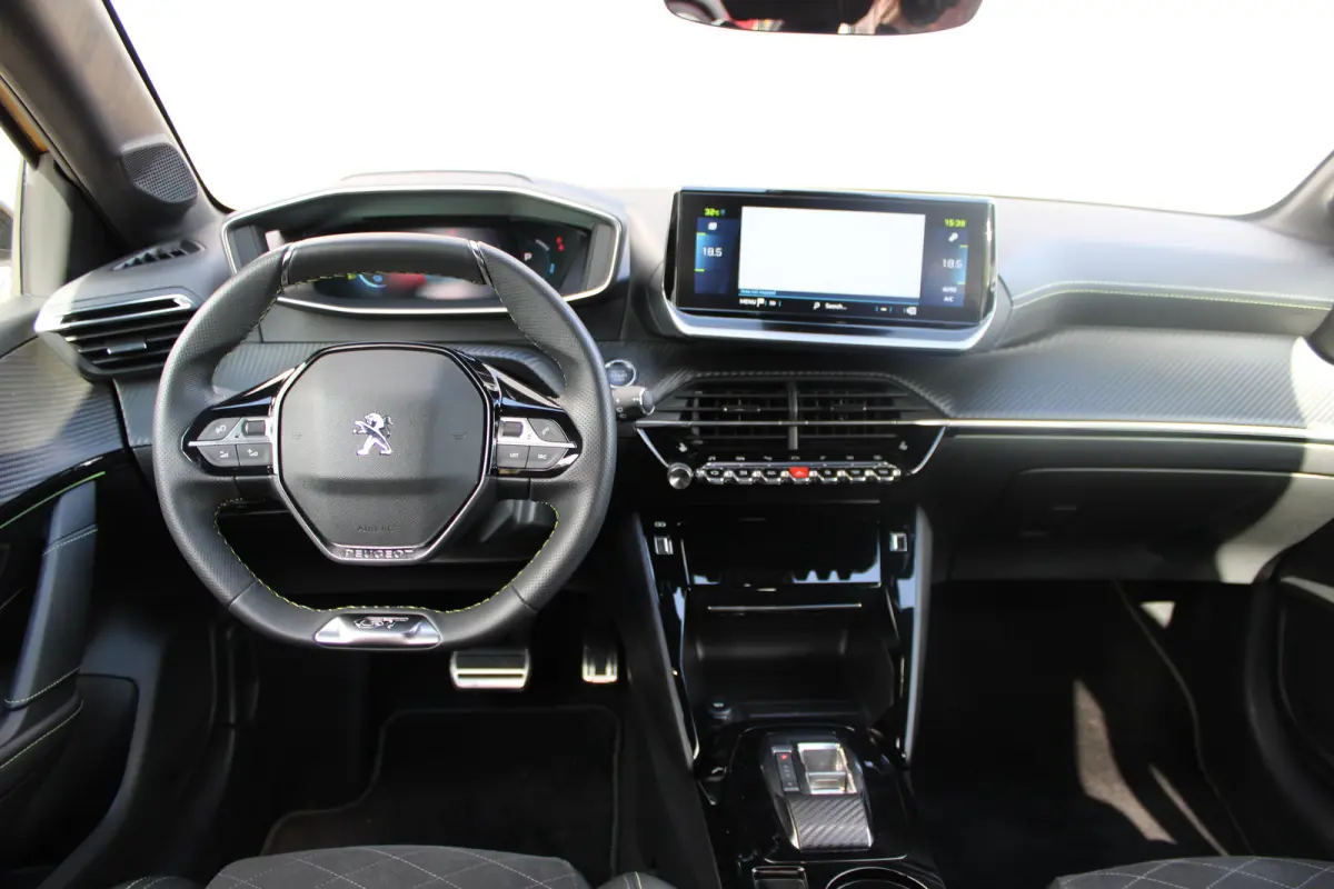 EV GT Pack 50 kWh | Fase 3 laden | Stoelverwarming | Navigatie | Camera | Full LED | Alcantara | 24.000km |
