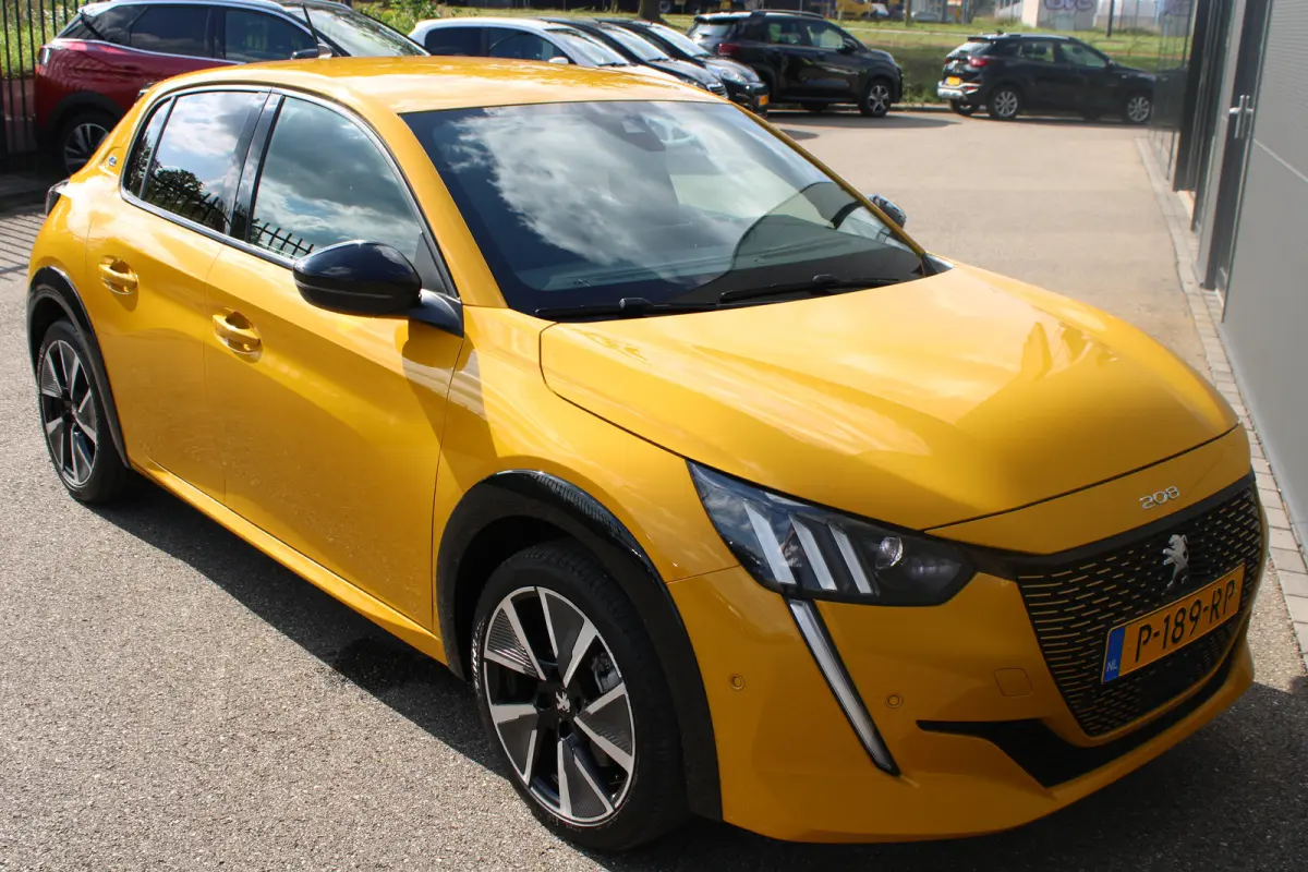 EV GT Pack 50 kWh | Fase 3 laden | Stoelverwarming | Navigatie | Camera | Full LED | Alcantara | 24.000km |