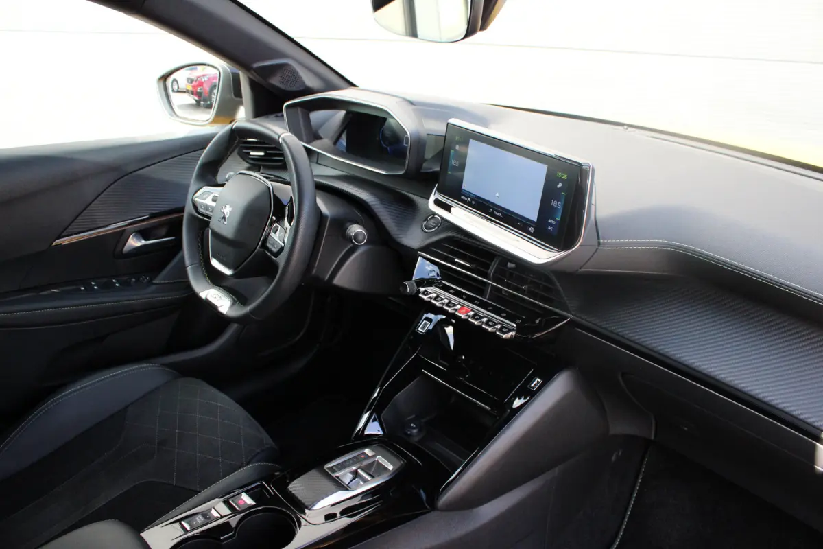 EV GT Pack 50 kWh | Fase 3 laden | Stoelverwarming | Navigatie | Camera | Full LED | Alcantara | 24.000km |