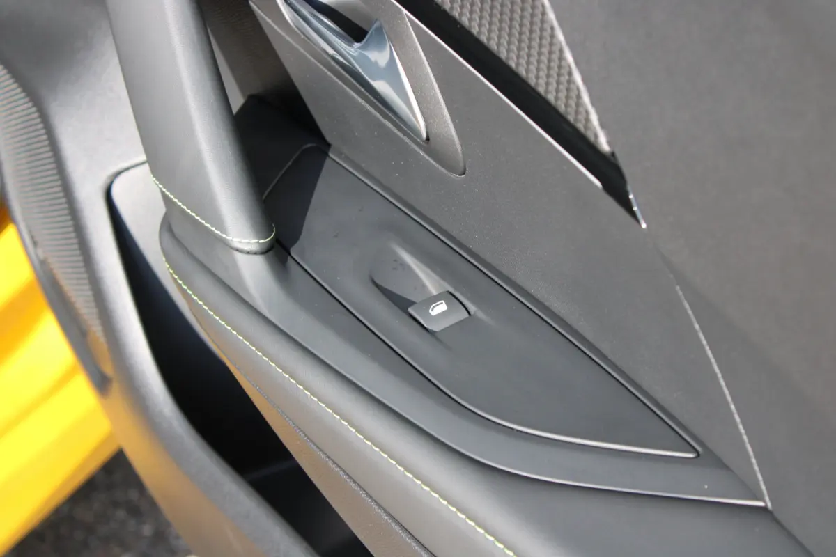 EV GT Pack 50 kWh | Fase 3 laden | Stoelverwarming | Navigatie | Camera | Full LED | Alcantara | 24.000km |