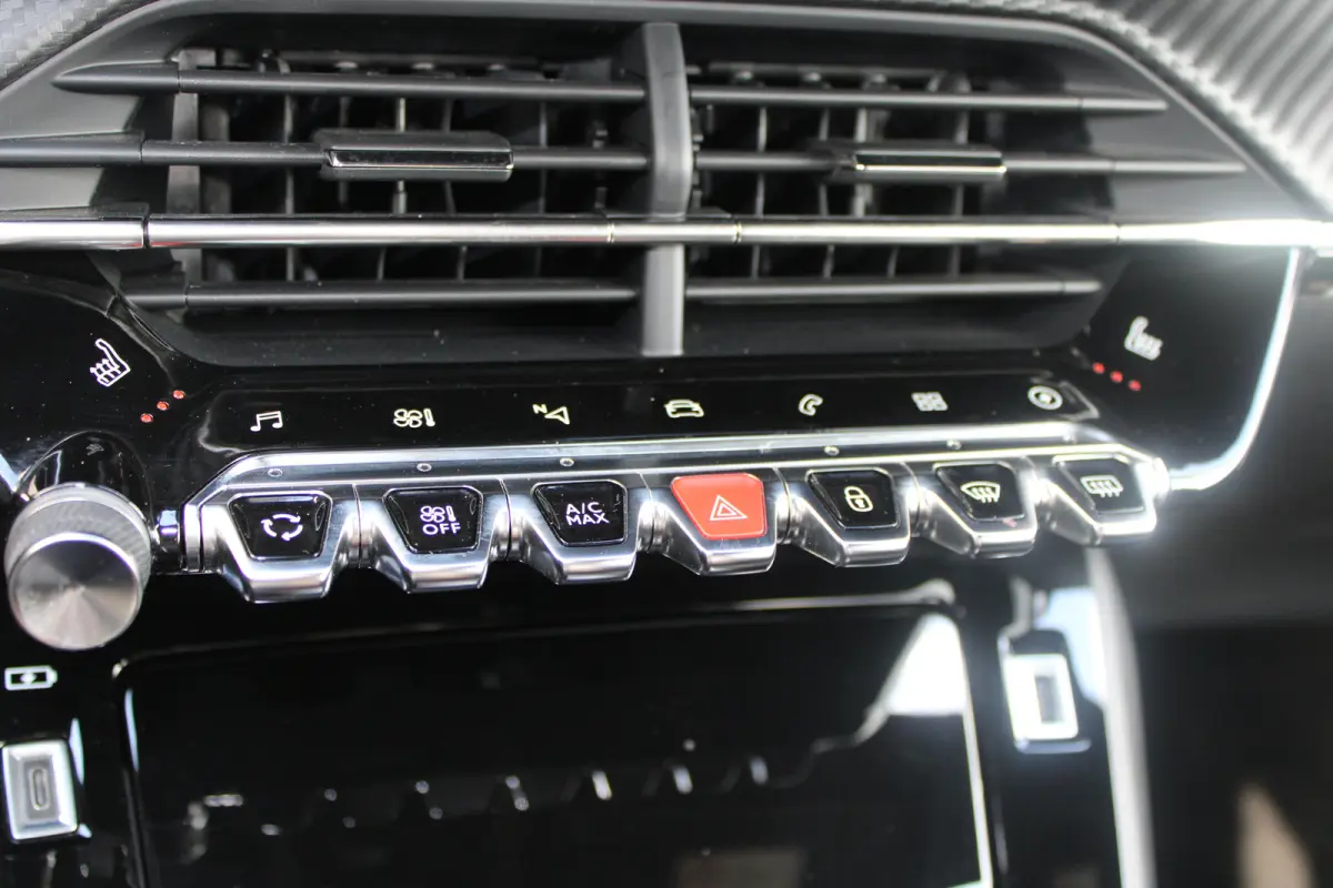 EV GT Pack 50 kWh | Fase 3 laden | Stoelverwarming | Navigatie | Camera | Full LED | Alcantara | 24.000km |