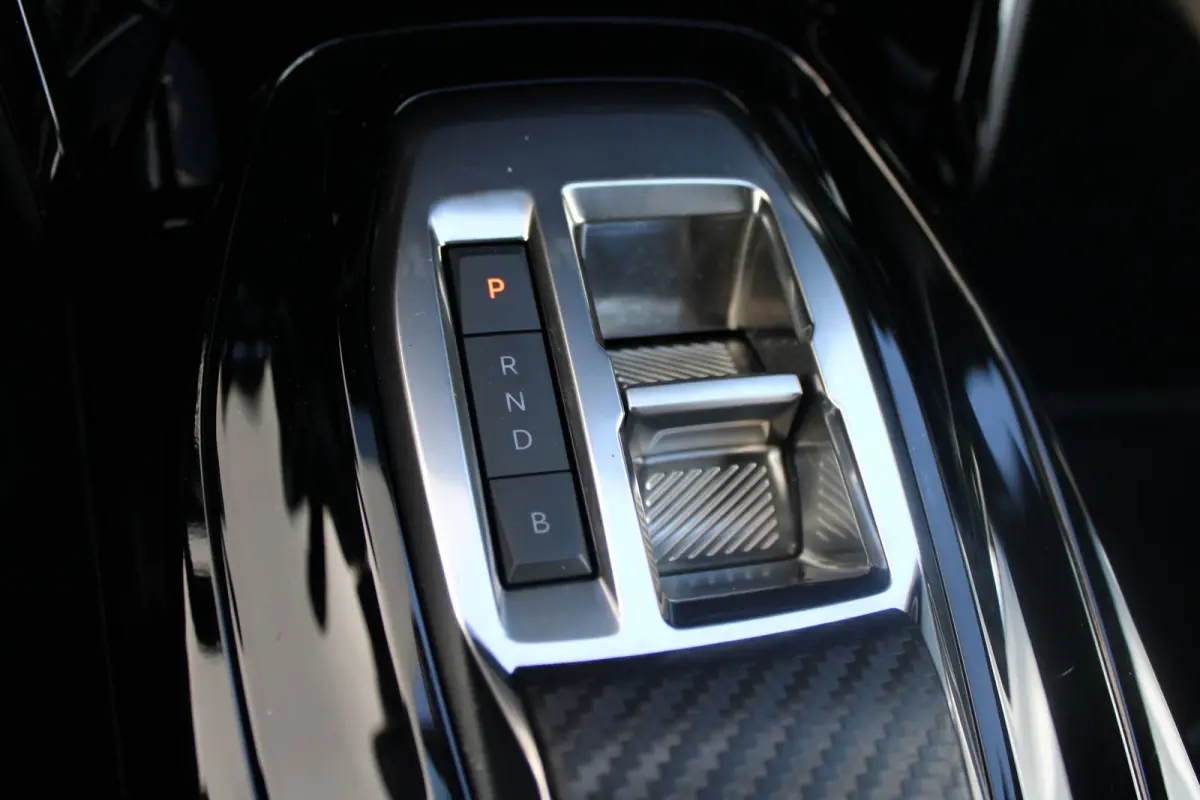 EV GT Pack 50 kWh | Fase 3 laden | Stoelverwarming | Navigatie | Camera | Full LED | Alcantara | 24.000km |