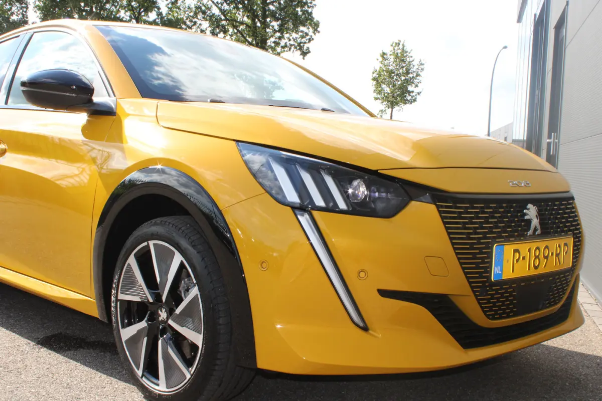 EV GT Pack 50 kWh | Fase 3 laden | Stoelverwarming | Navigatie | Camera | Full LED | Alcantara | 24.000km |