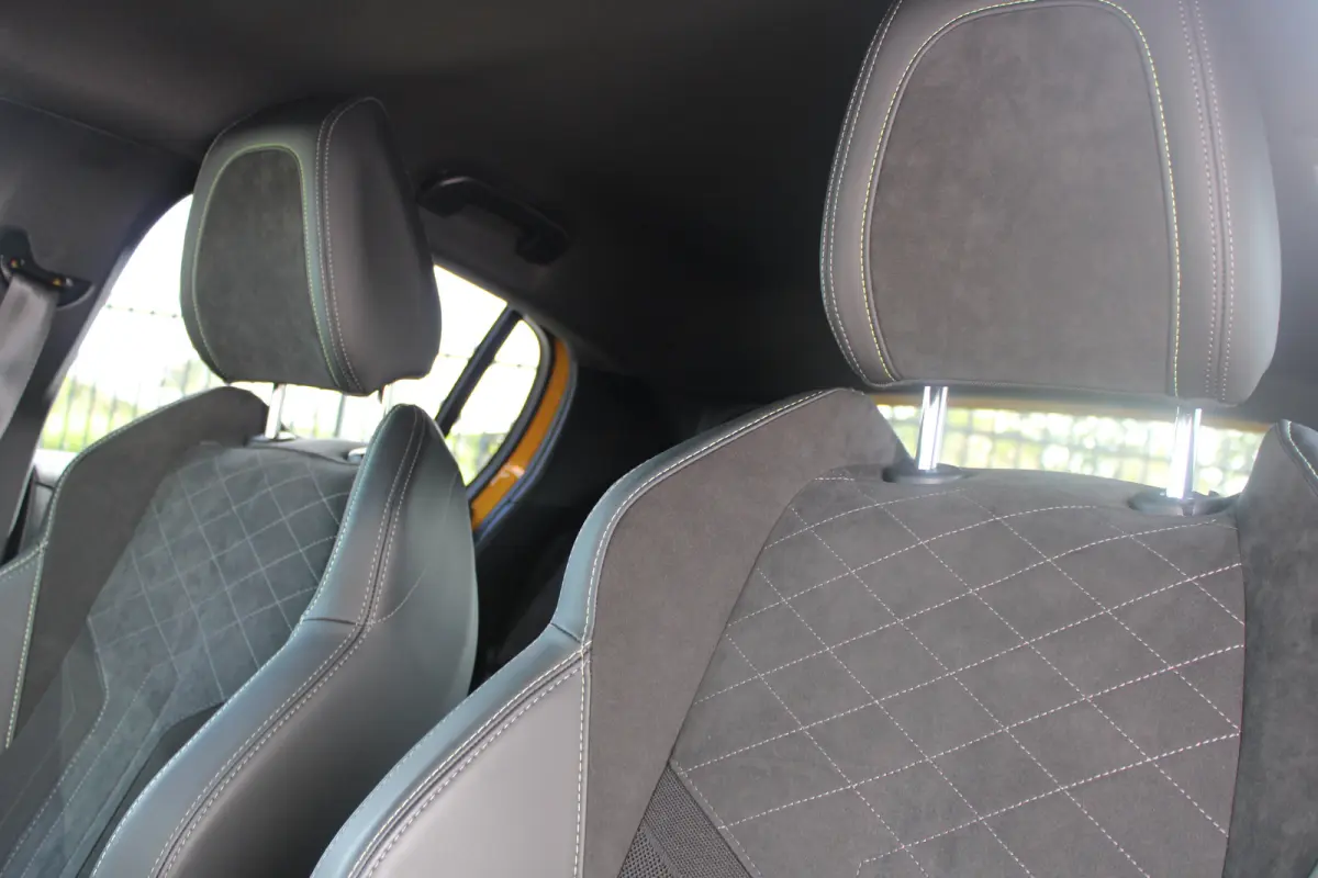 EV GT Pack 50 kWh | Fase 3 laden | Stoelverwarming | Navigatie | Camera | Full LED | Alcantara | 24.000km |