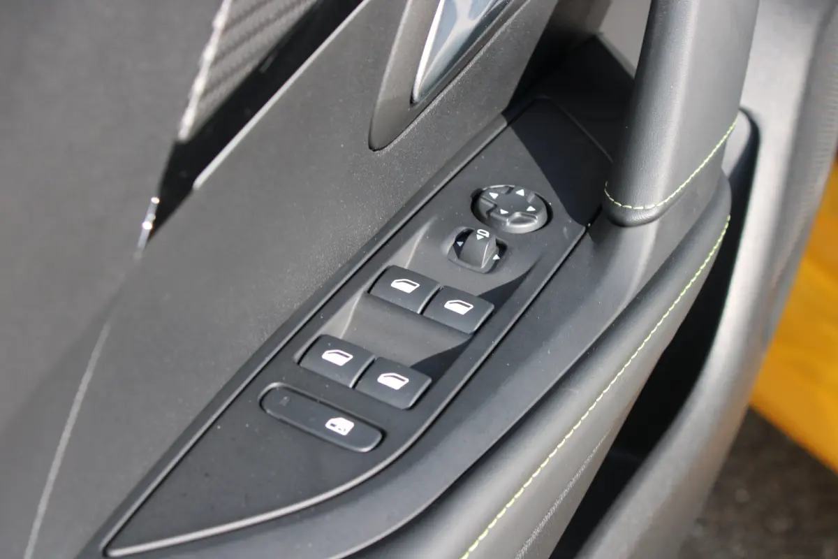 EV GT Pack 50 kWh | Fase 3 laden | Stoelverwarming | Navigatie | Camera | Full LED | Alcantara | 24.000km |