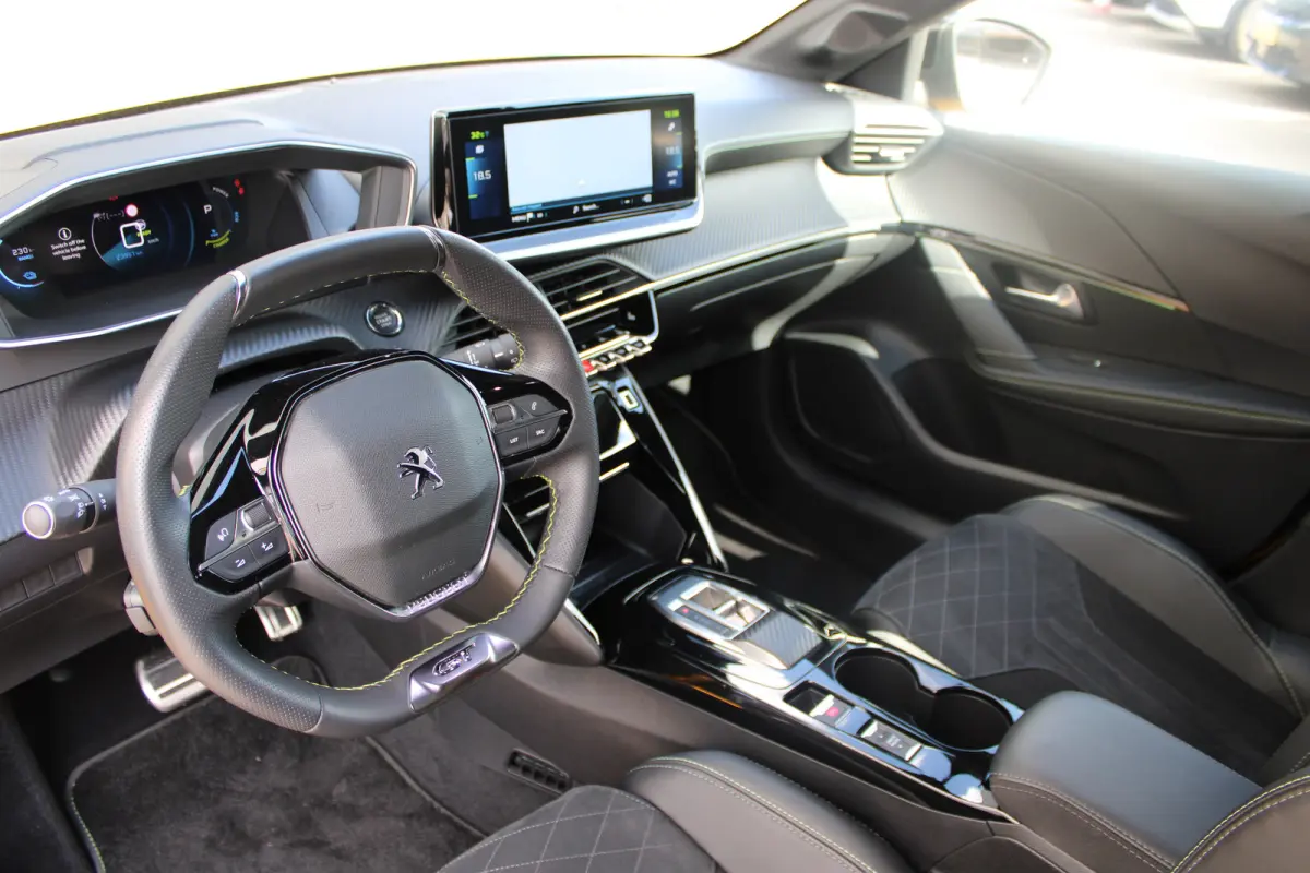 EV GT Pack 50 kWh | Fase 3 laden | Stoelverwarming | Navigatie | Camera | Full LED | Alcantara | 24.000km |