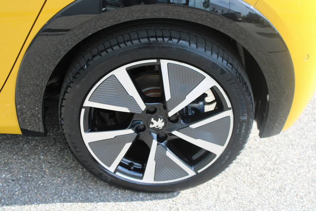 EV GT Pack 50 kWh | Fase 3 laden | Stoelverwarming | Navigatie | Camera | Full LED | Alcantara | 24.000km |